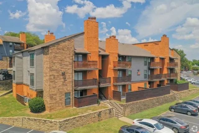 Texas Apartment Investment Faces Pressure in High-Supply Market; CONTI Capital CEO Discusses Financing and Operational Challenges