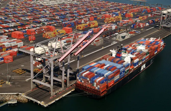 Stockpiling, Ghost Orders, and Temporary Warehouses: New Survival Rules for the Construction Supply Chain